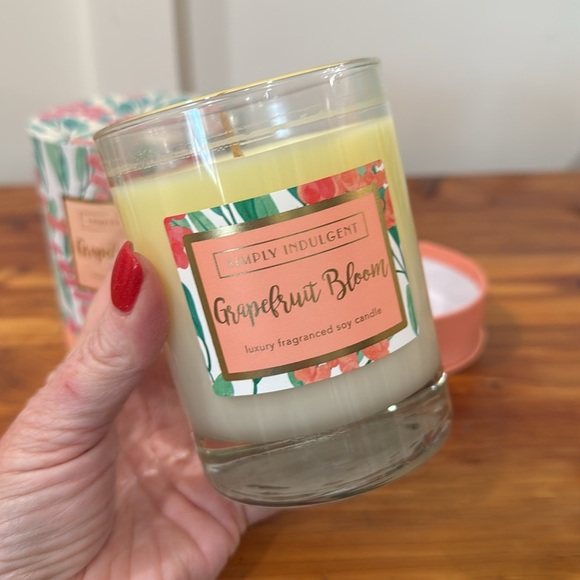 NEW Simply Indulgent Soy Jar Candle in Grapefruit Bloom w/ Decorative Box - Picture 3 of 5
